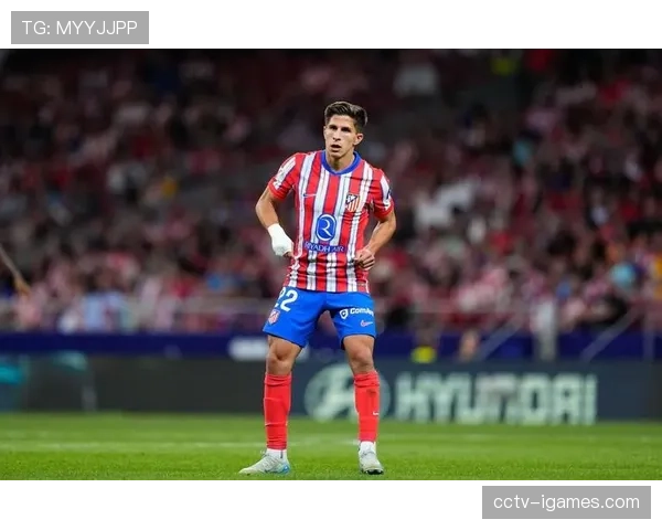 镜头捕捉:马竞主帅西蒙尼在球队2026年3月对阵贝蒂斯进球后激情挥拳庆祝